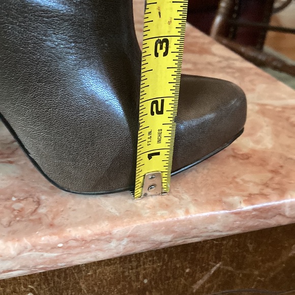 Gorgeous Enzo Angiolini Eayasim booties in box - Picture 5 of 6